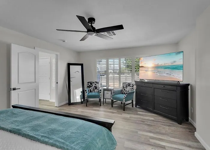 Visit Our Diamond In The Desert! New Heated Pool! Glendale