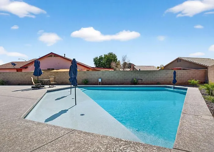 Visit Our Diamond In The Desert! New Heated Pool! Dom wakacyjny