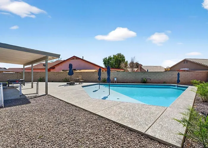 Visit Our Diamond In The Desert! New Heated Pool! Glendale
