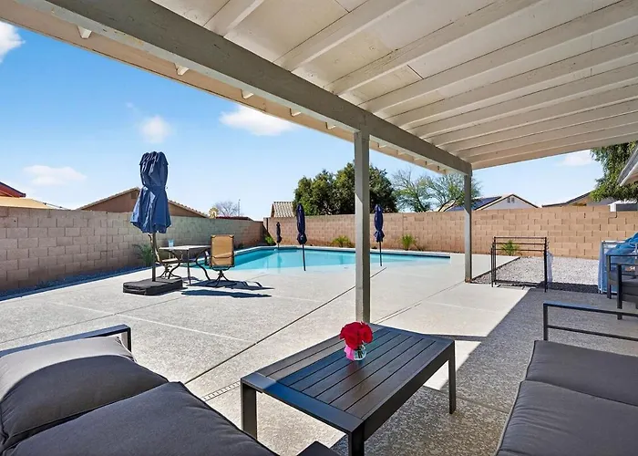 Visit Our Diamond In The Desert! New Heated Pool! Dom wakacyjny Glendale