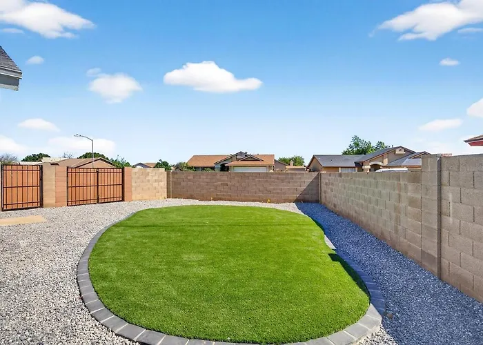 Visit Our Diamond In The Desert! New Heated Pool! Glendale