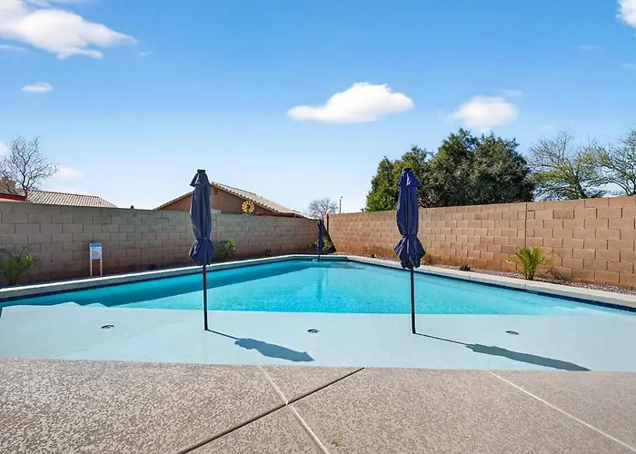 Visit Our Diamond In The Desert! New Heated Pool! Glendale