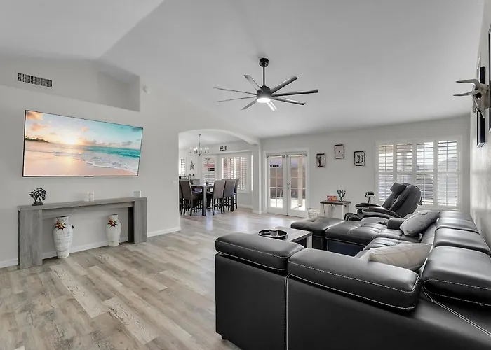 Visit Our Diamond In The Desert! New Heated Pool! * Glendale